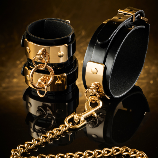 kinky-diva-wrist-cuffs-vegas-high-gloss