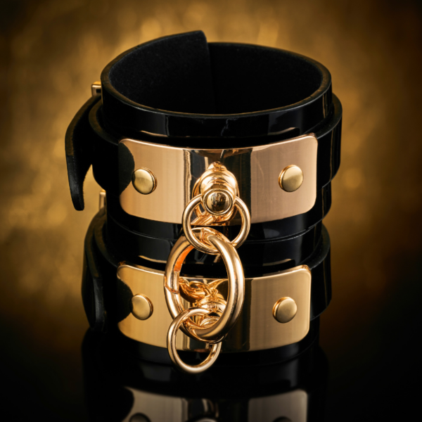 kinky-diva-wrist-cuffs-vegas-high-gloss