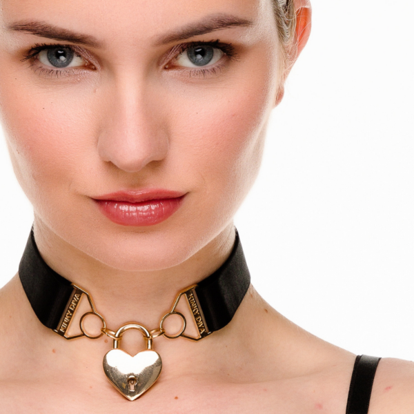 kinky-diva-heart-necklace